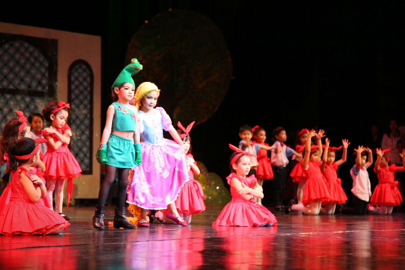 Varee_Annual_Performance 2013_Kindergarten_C1_086